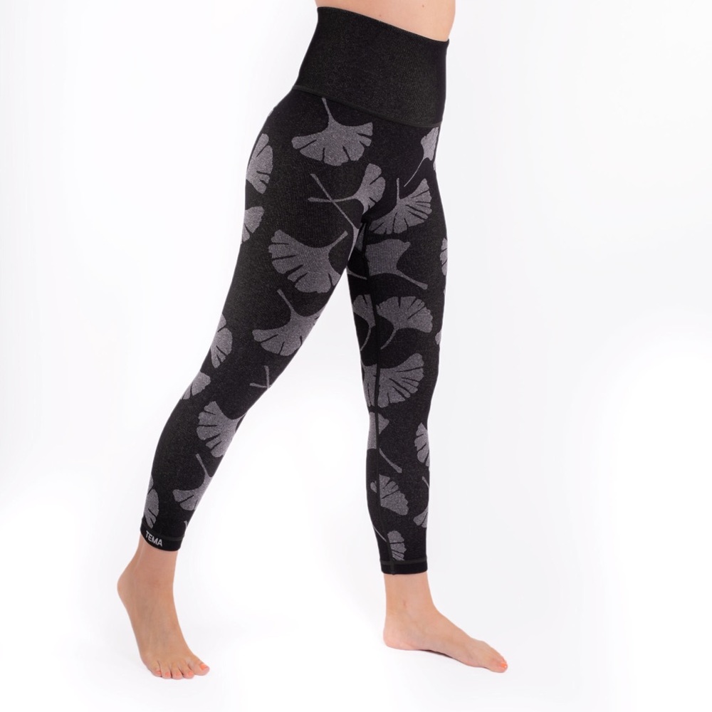 Seamless reversible floral ginkgo leggings plus